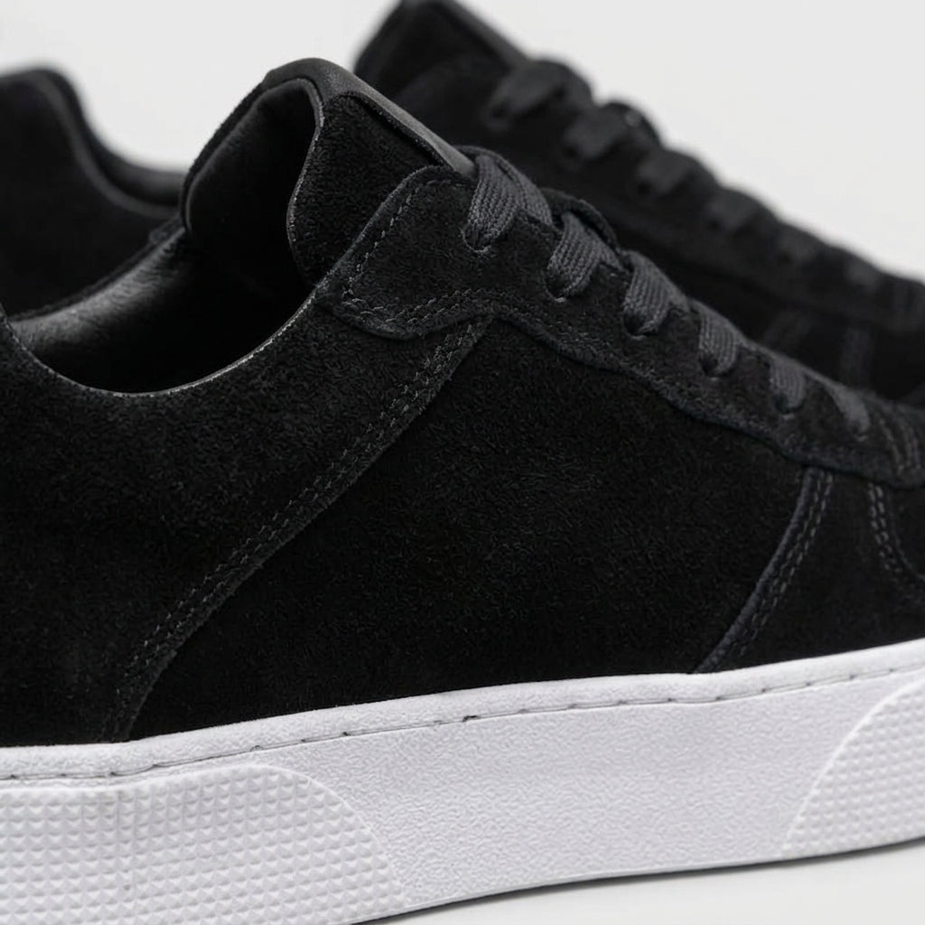 Men's Suede Low-Top Sneakers with Textured Sole and Pull Tab