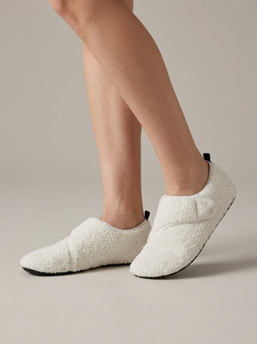 Women's Slippers Closed-Toe Faux Fur Slip-On Rubber Sole