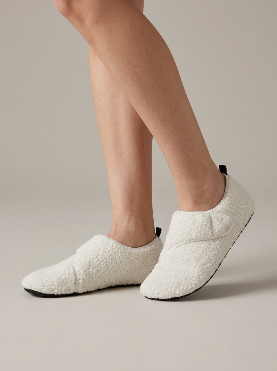 Women's Slippers Closed-Toe Faux Fur Slip-On Rubber Sole