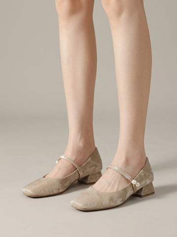 Women's Mary Jane Heels - Square Toe - Low Block Heel - Buckle Strap
