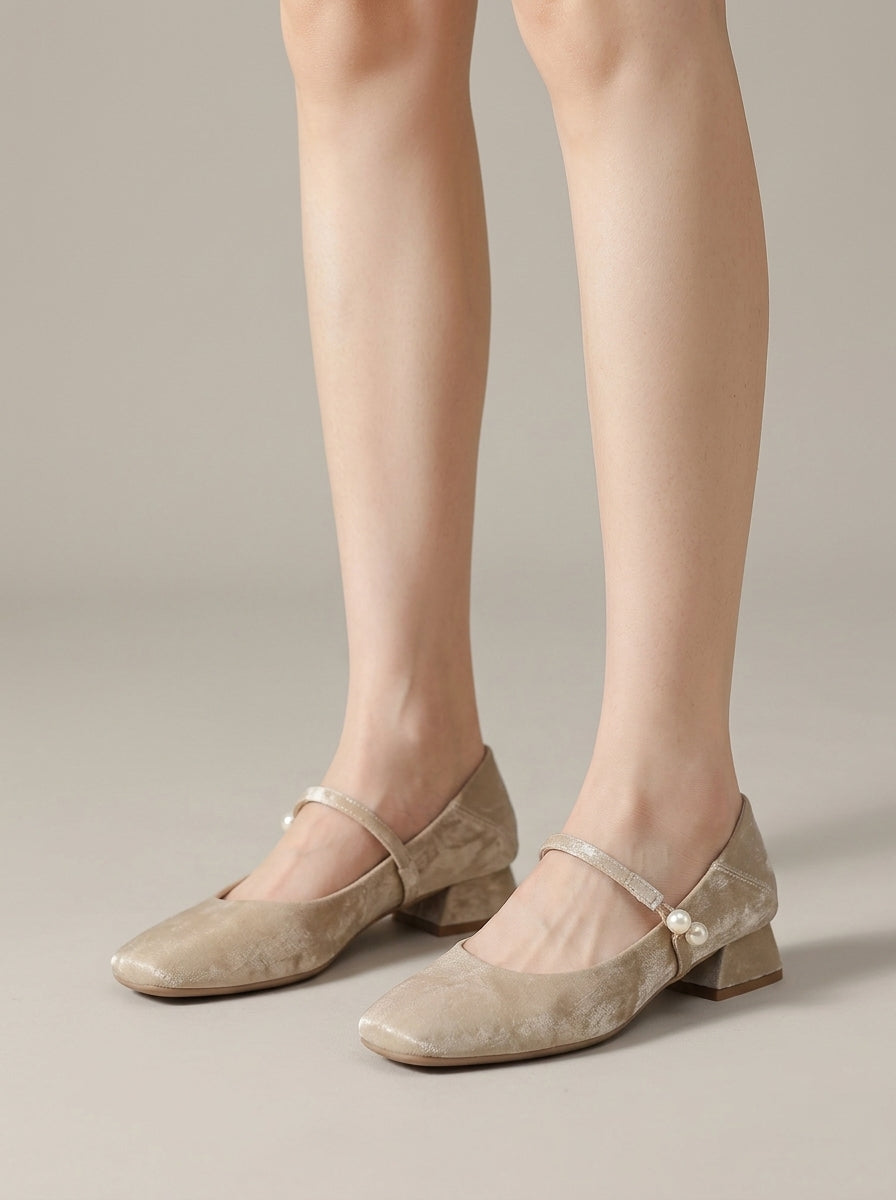 Women's Mary Jane Heels - Square Toe - Low Block Heel - Buckle Strap