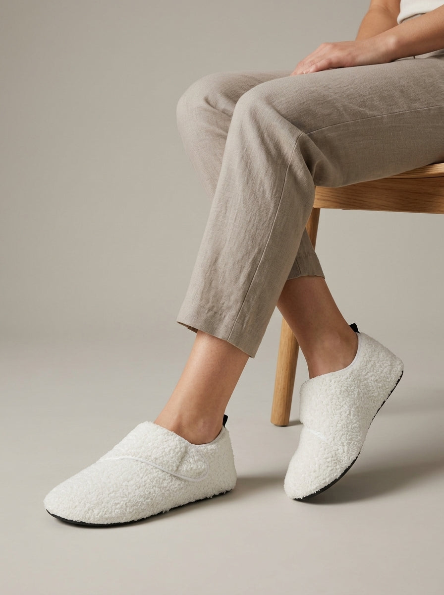 Women's Slippers Closed-Toe Faux Fur Slip-On Rubber Sole