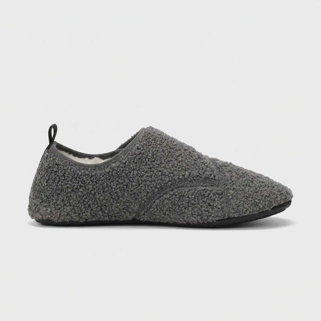 Women's Slippers Closed-Toe Faux Fur Slip-On Rubber Sole