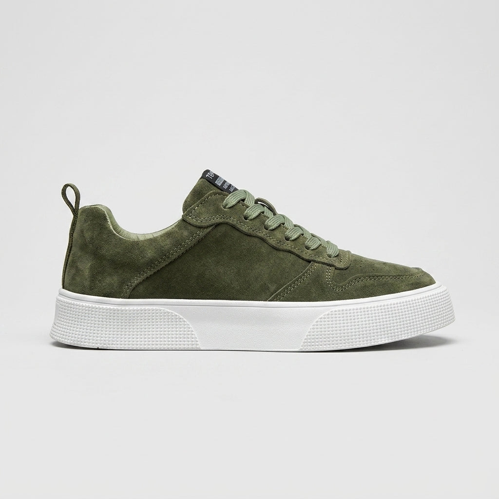 Men's Suede Low-Top Sneakers with Textured Sole and Pull Tab